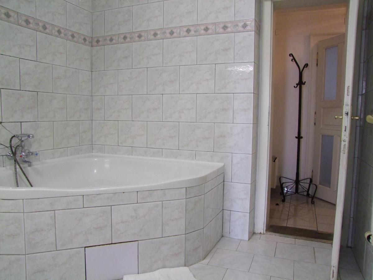 Charles Bridge Suites Прага Екстер'єр фото